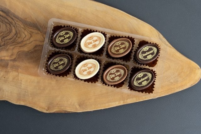 8 Ise Pralinen Gemischt Mit Alkohol - Die Ise Schokoladenmanufaktur