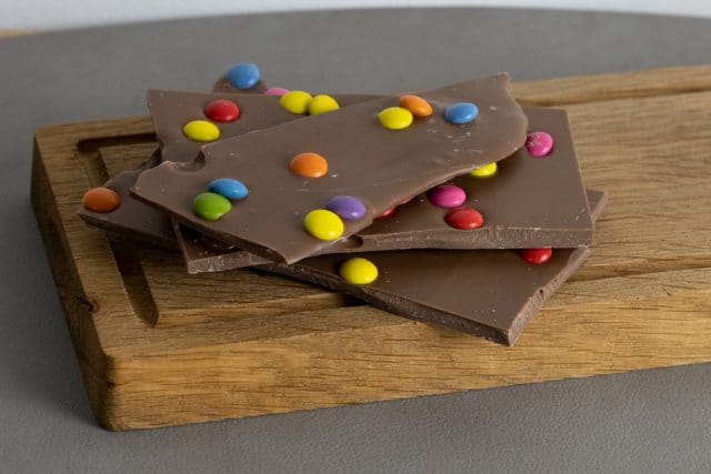 Vollmilch Bruchschokolade Smarties - Die Ise Schokoladenmanufaktur