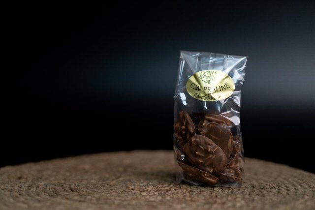 Vollmilchschokolade Mit Mandelsplittern - Die Ise Schokoladenmanufaktur