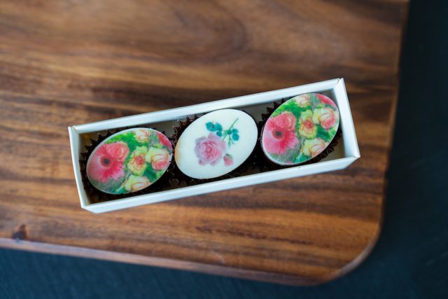 3 Die Ise Pralinen mit Blumenmuster